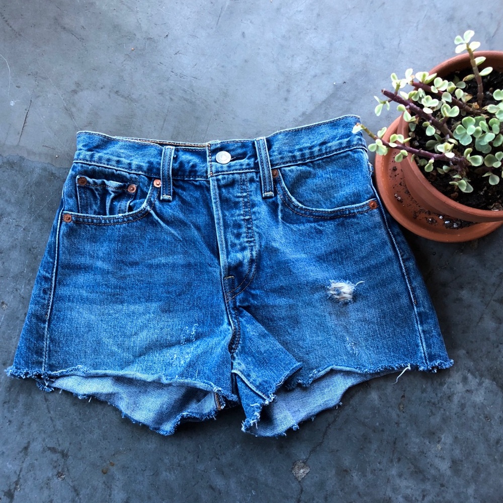 Levi’s Wedgie High Rise Shorts | Size 24